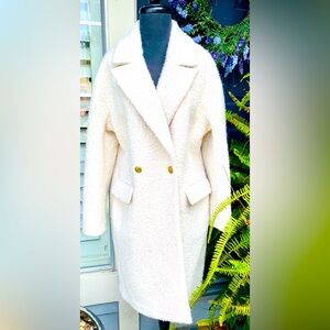 Beautiful BCBG Oversized Bouclé Coat - Medium
